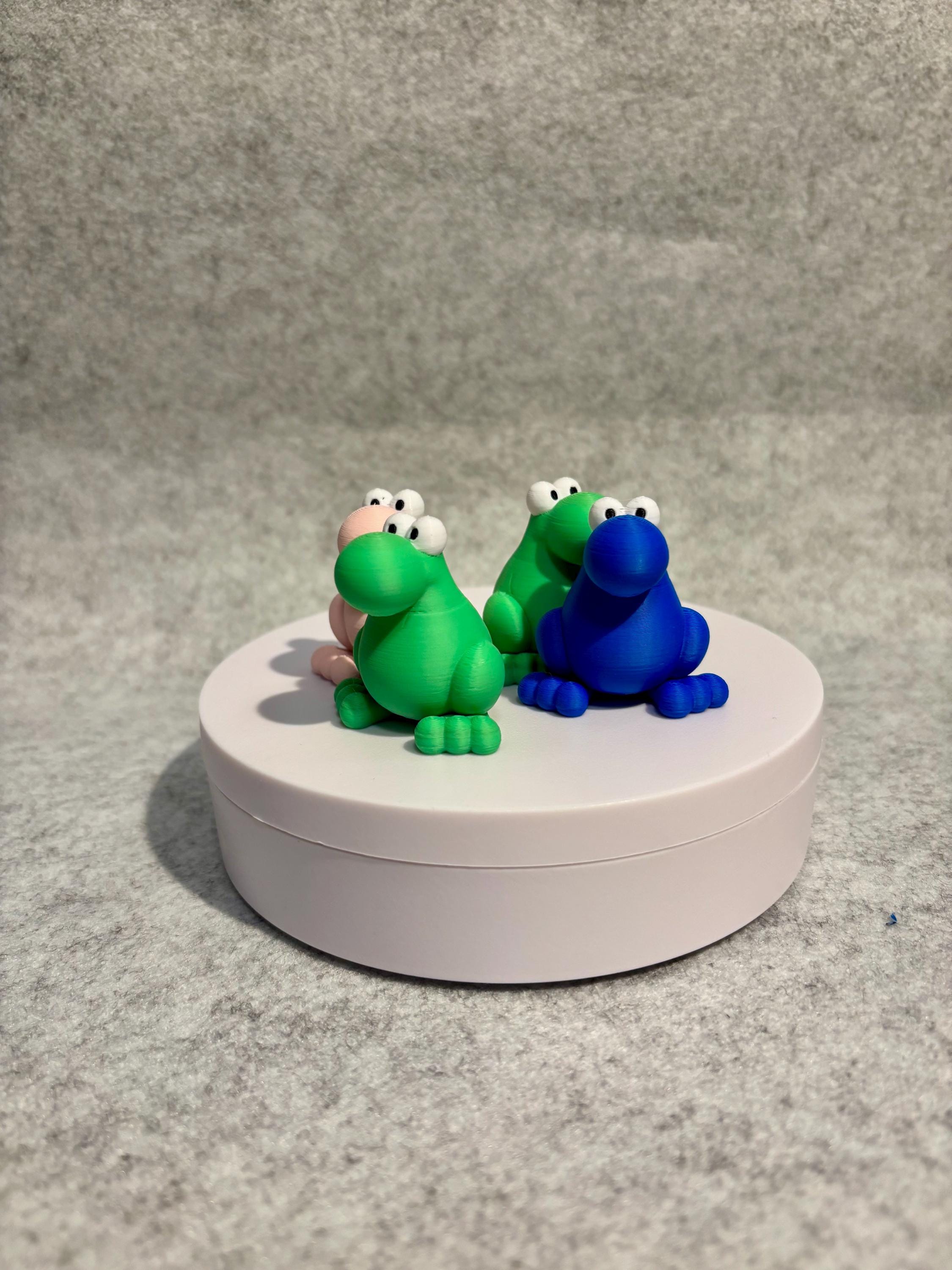 3D Printed Frog Figurine, Kawaii Desk Decor, Geeky Gamer Gift