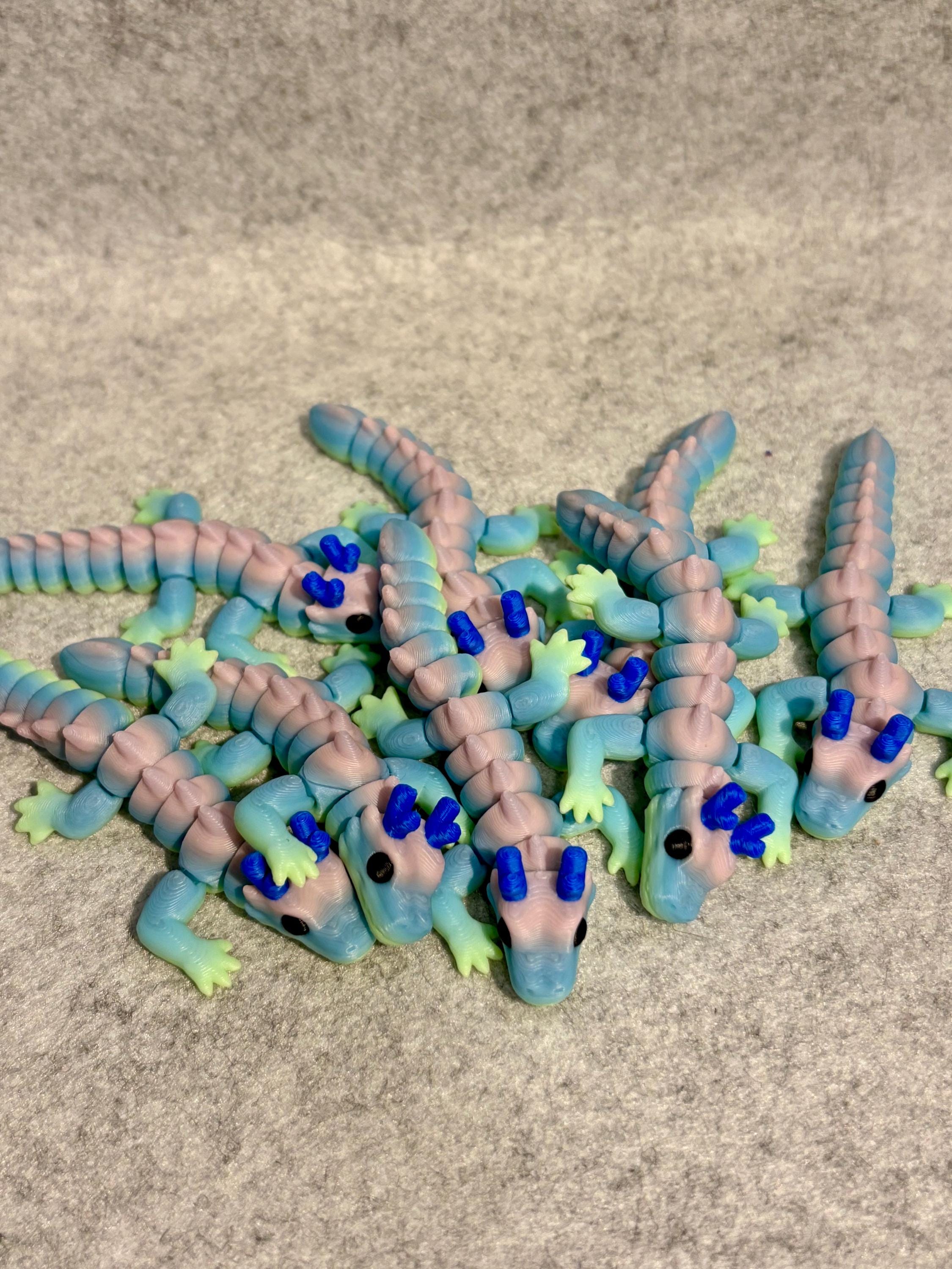 3D-printad regnbågsdrake – Artikulerad fidgetfigur i Silk PLA