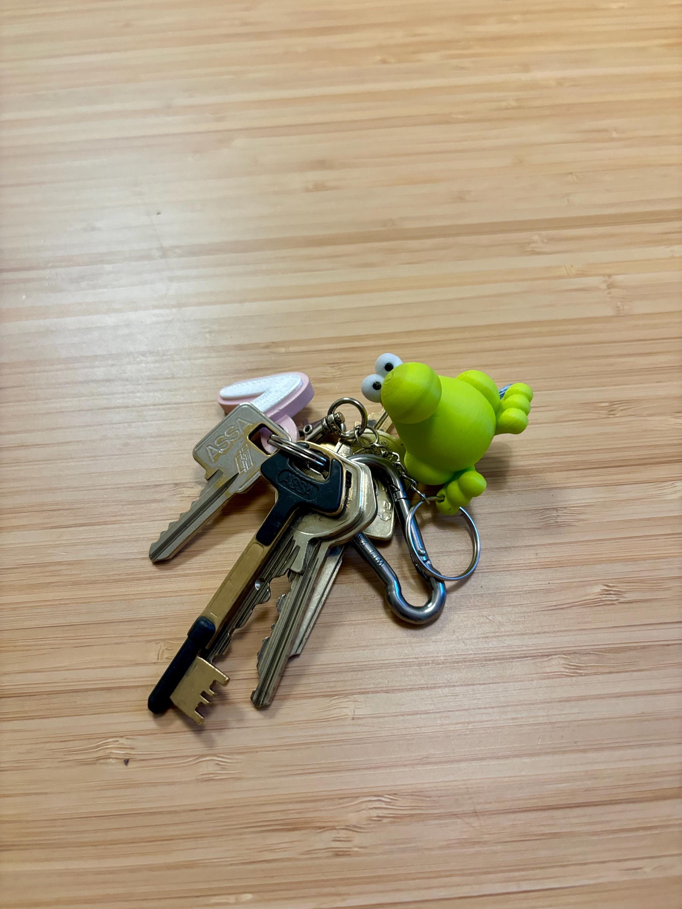 Frog Keychain | 3D Printed Cute Nerd Keyring, Gamer Gift, Desk Pet Accessory