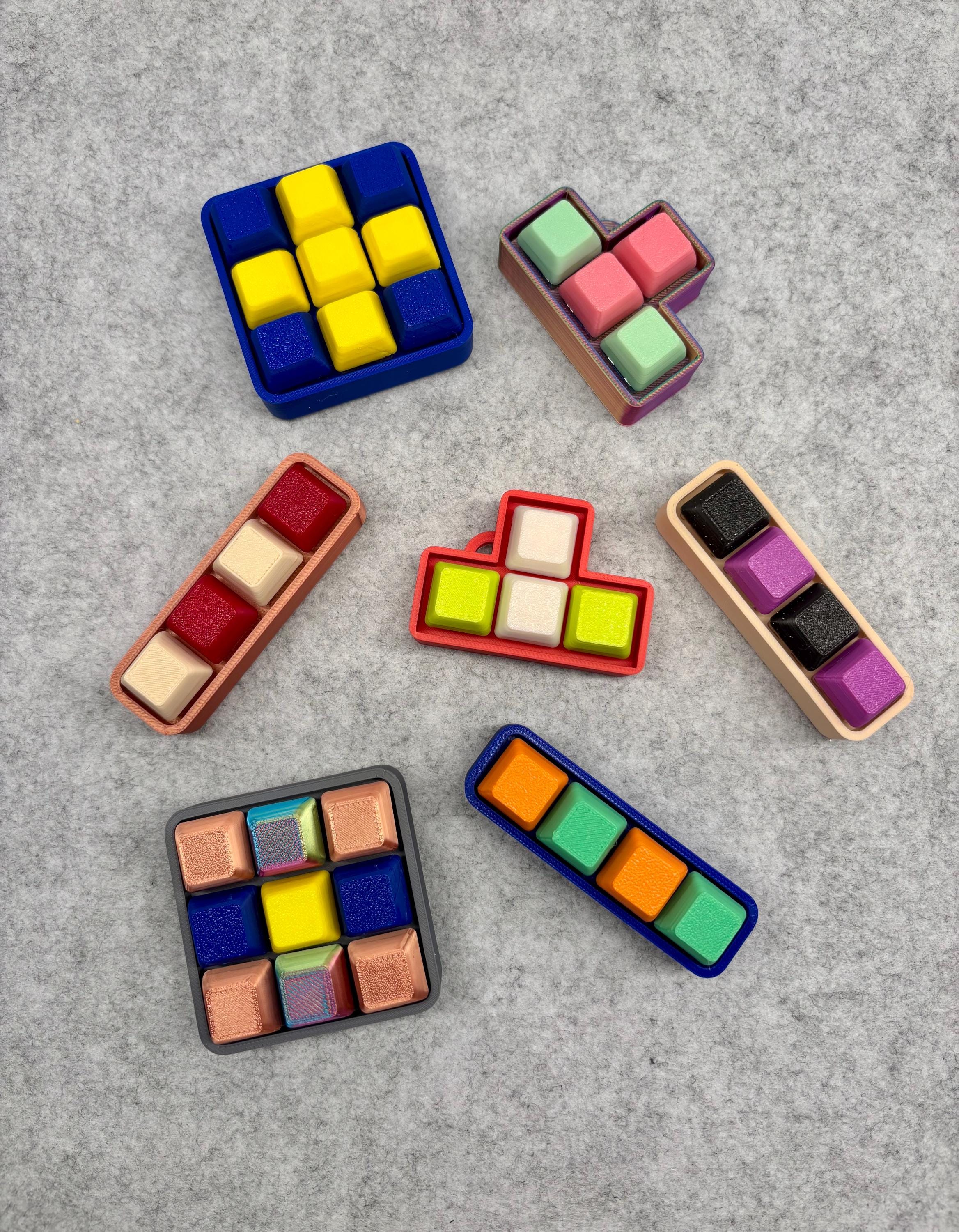 Mechanical Keyboard Fidget Toy with 20 Keycaps | 3D Printed Desk Toy